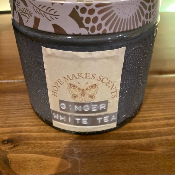 Hand poured soy Ginger White Tea candle - Picture 6 of 6